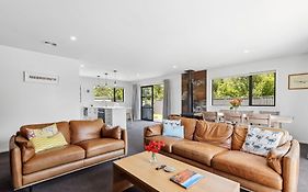 Stylish & Private Near The Lake